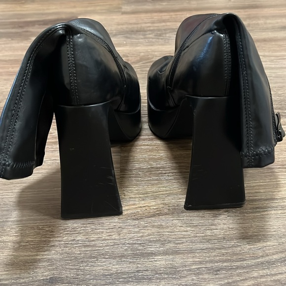 Black platform boots / 9 / Zip Up closure - Picture 3 of 5